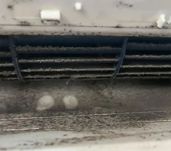 襄州空调吹的风有股烧焦味是怎么回事